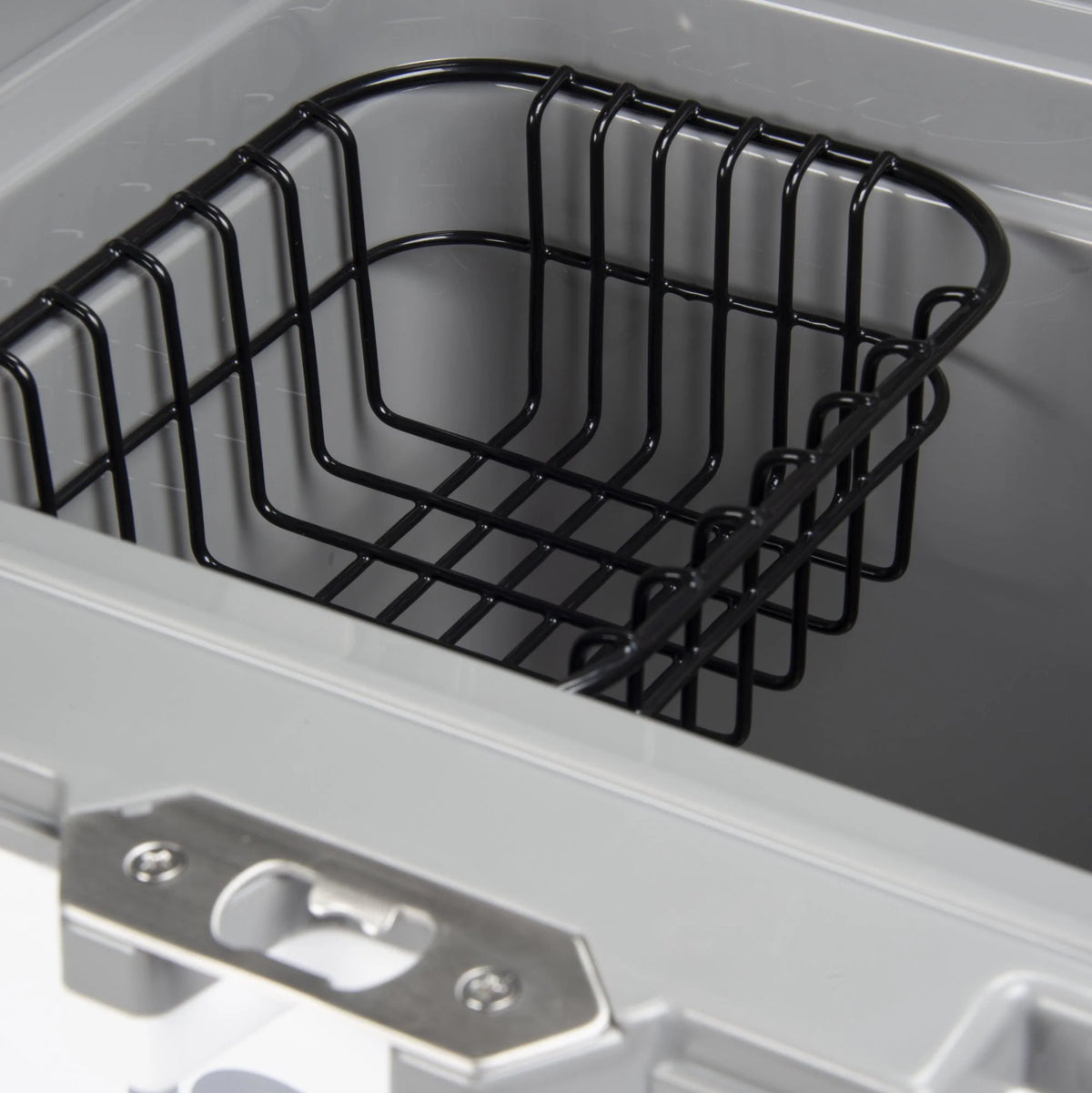 24 QT Hard Cooler White W835672