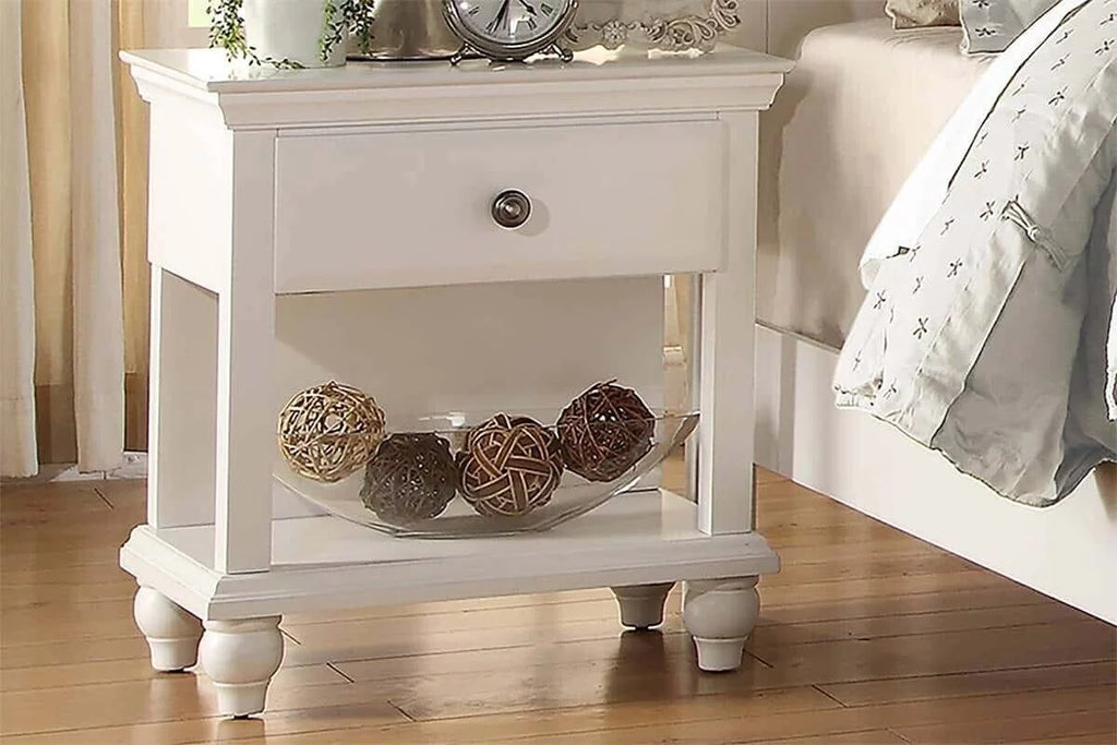 White and Grey Queen Size Bed 4pc Set with Dresser Mirror Nightstand G8474