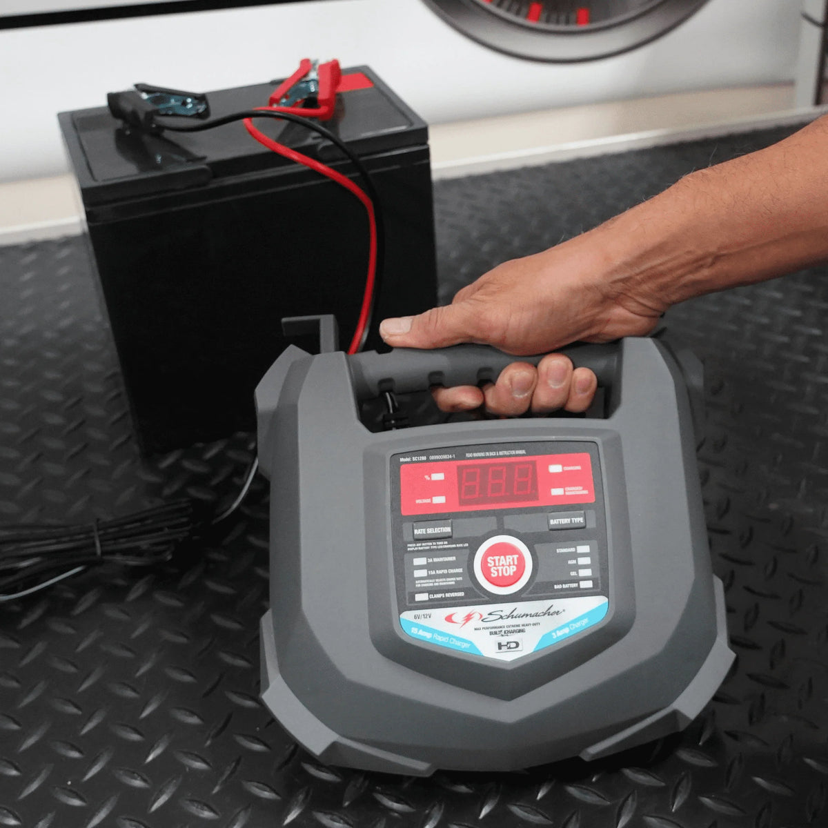 6V/12V Automatic Battery Charger/Maintainer V11602