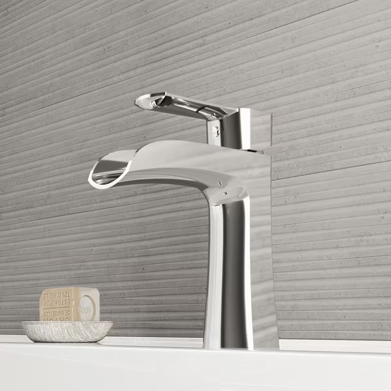 Single Handle Bathroom Faucet in Chrome V182