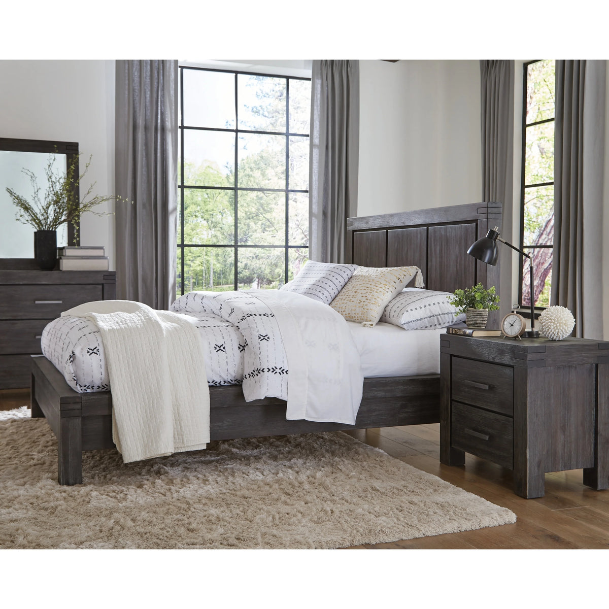 King-size Solid Wood Platform Bed E97068