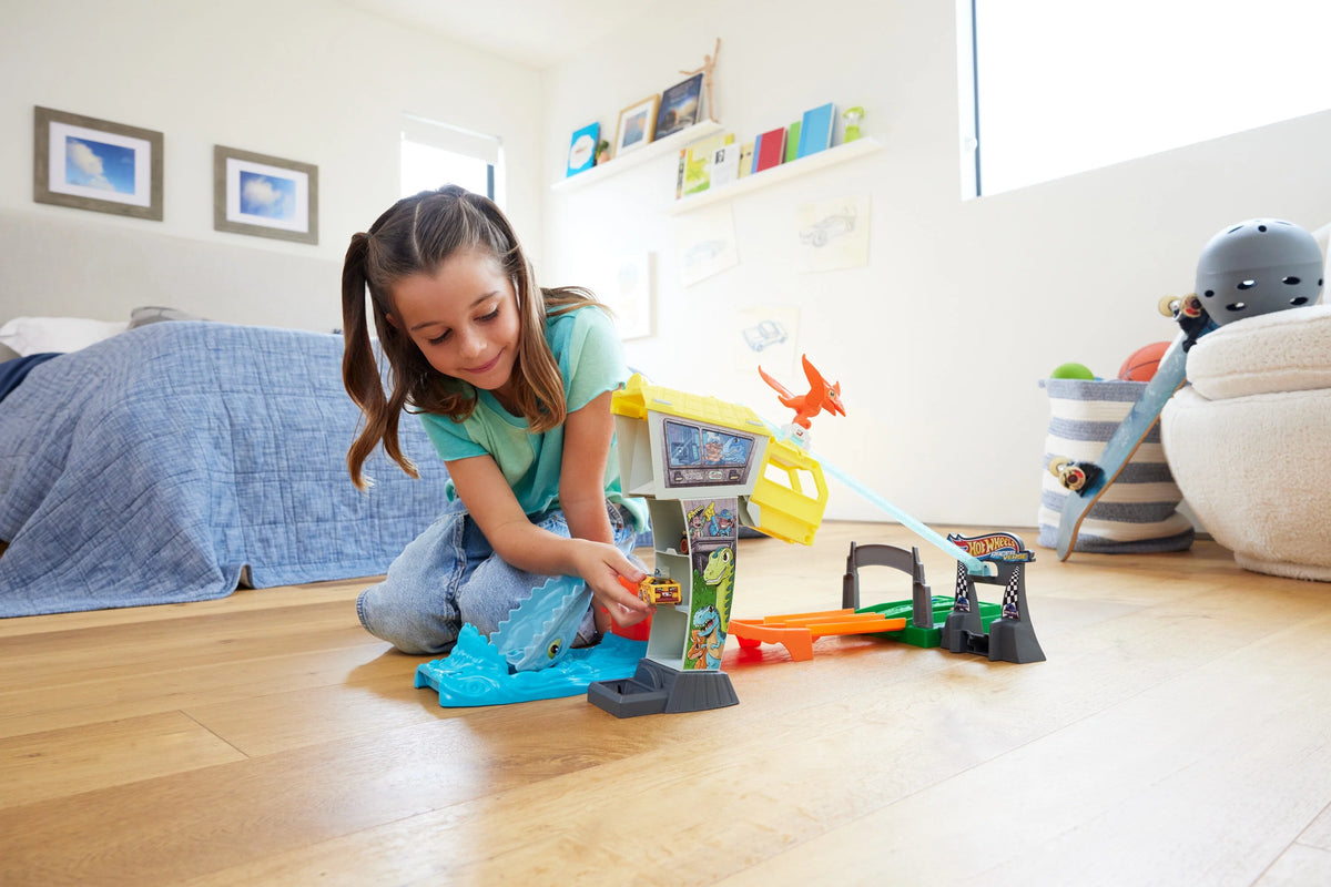 Track Set with 2 Toy Die-Cast Vehicles O219