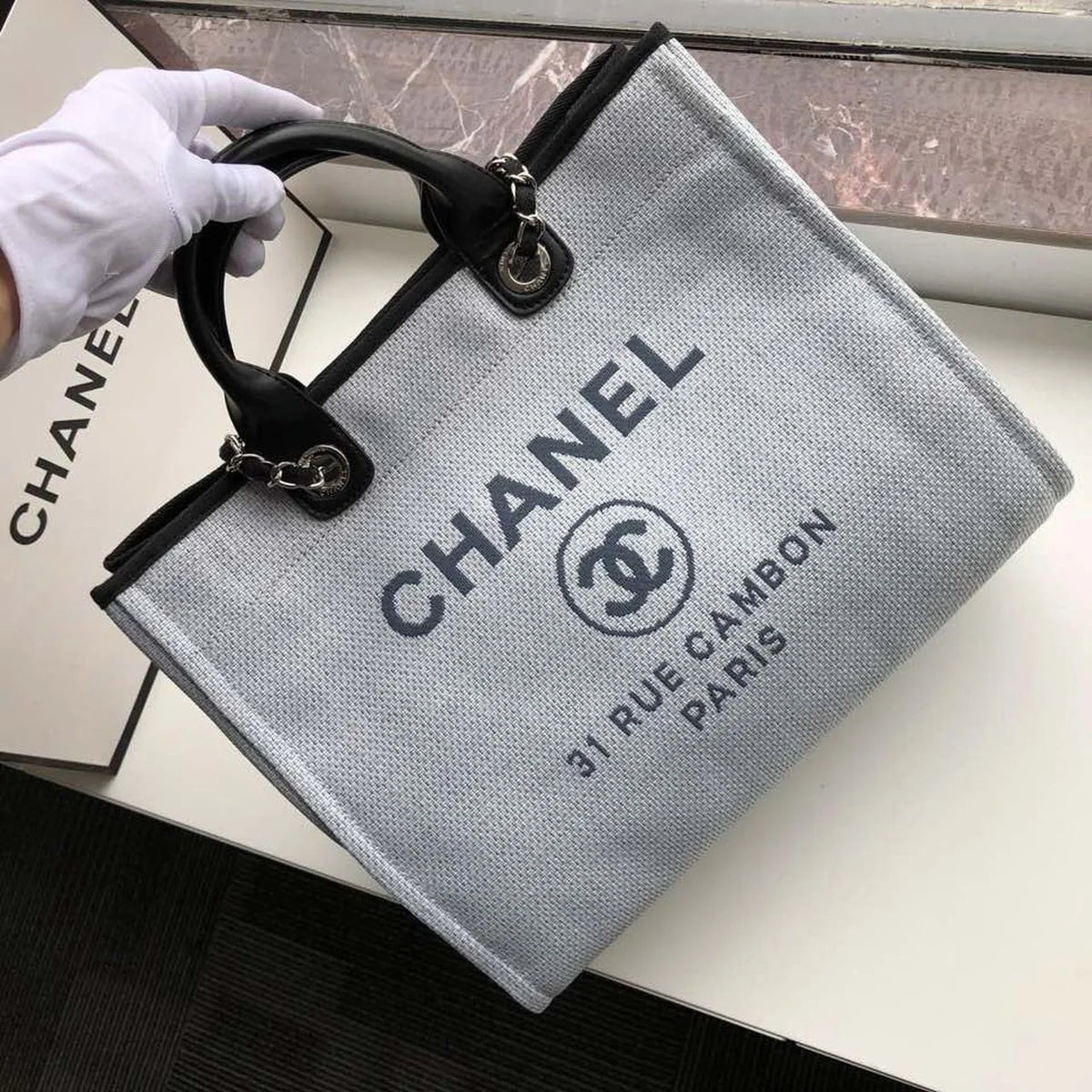 White Gray Tote R28390