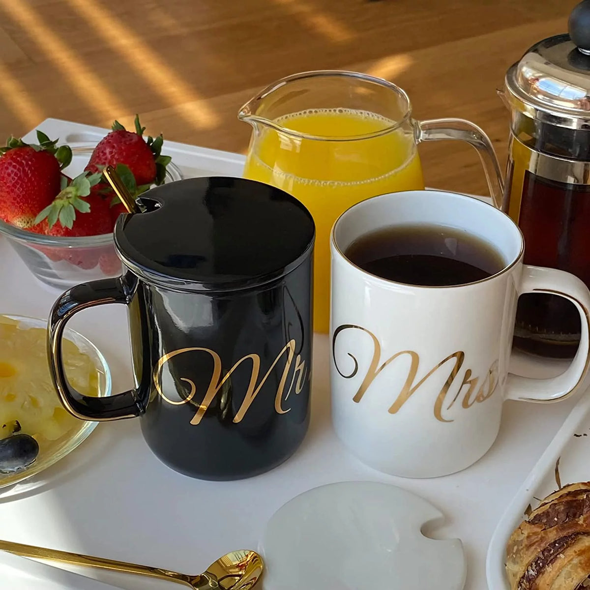 Mr and Mrs Coffee Mugs Set with Lids and Teaspoons R6164